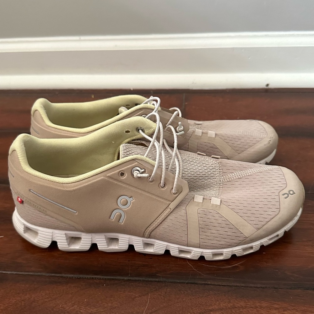 On Cloud 5 Womens Running Shoes Size 11 Walking Sneakers Sand Beige